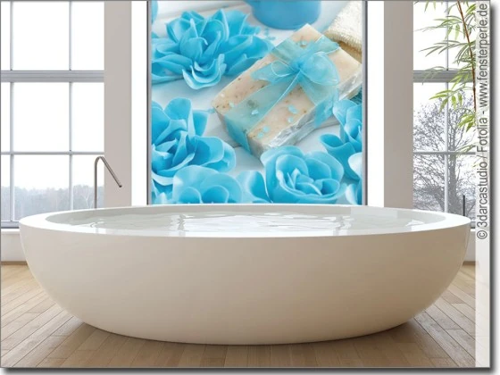Glasbild mit blauen Rosen als Sichtschutz fürs Fenster