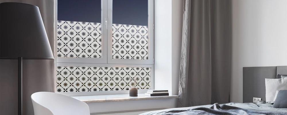 Milchglasfolie mit klassischen Motiven als Sichtschutz für Fenster und Glasscheiben