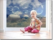 Preview: Transparente Fotofolie mit Seifenblasen am Himmel