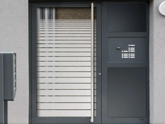 Sichtschutzfolie mit großem Verlauf für Glasflächen in Büroräumen