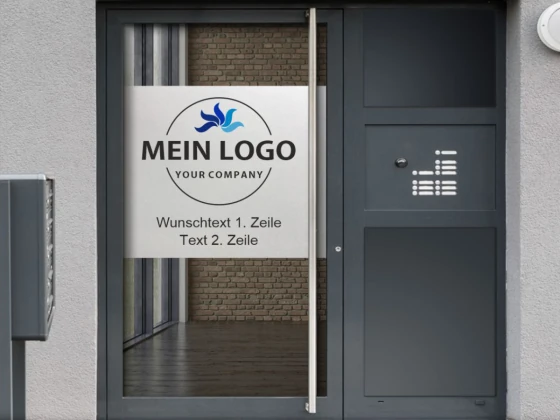 Logo als Digitaldruck mit Wunschtext auf Eingangtür