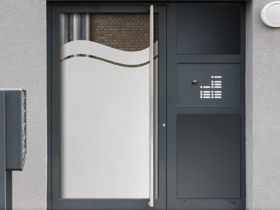 Folie als Sichtschutz Welle auf Eingangstür