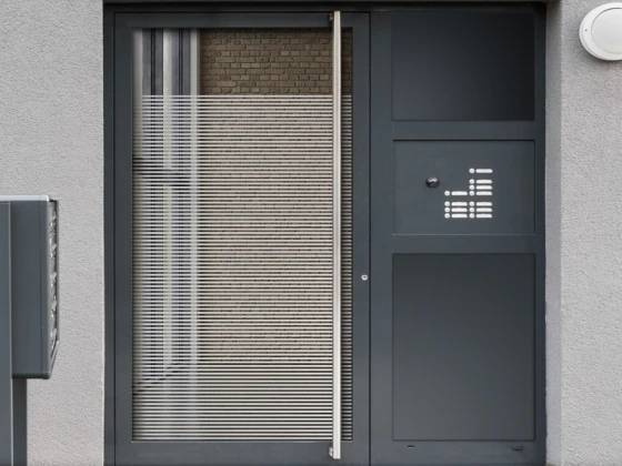 Blickschutz mit Streifen 1/1