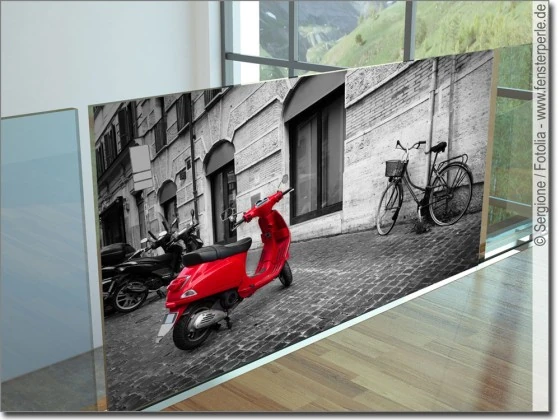 Fotodruck auf Klebefolie mit rotem Roller in Rom