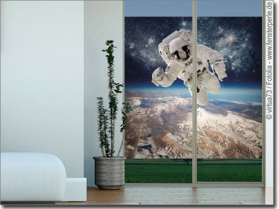 Glasbild mit Astronaut als Sichtschutz