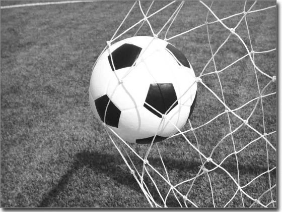 Fotofolie Glasbild Fußballtor schwarz-weiß
