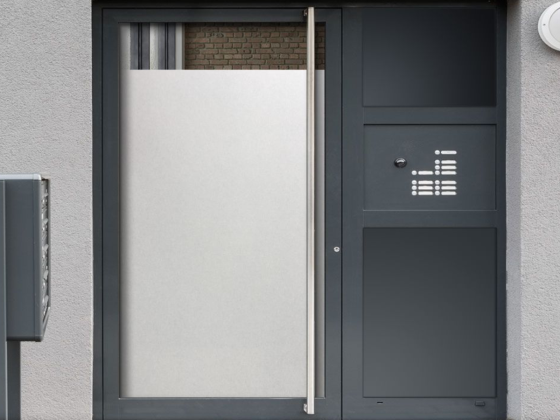 Preview: Passgenauer Zuschnitt in Milchglasoptik für Glastüren