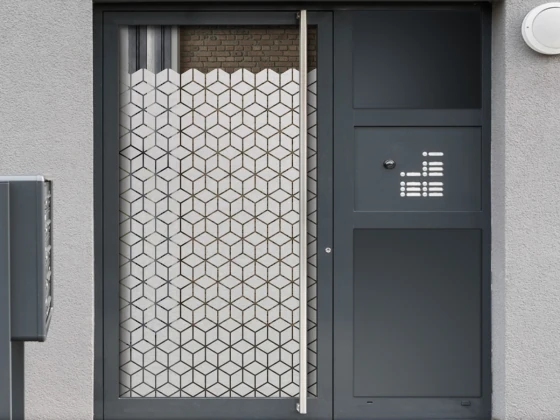 Milchglasfolie Geometrische Würfel auf Haustür