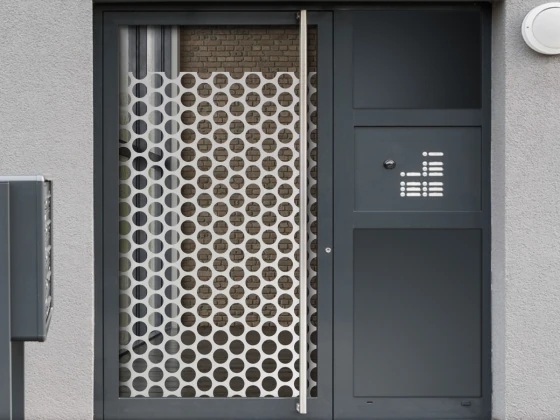 Milchglasfolie Kreismuster auf Eingangstür