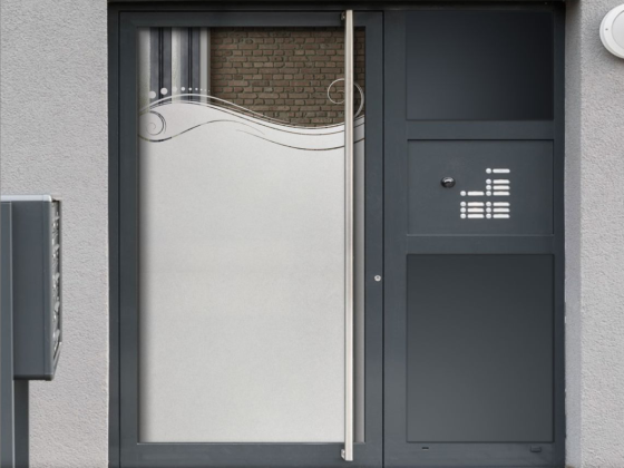 Preview: Milchglasfolie Ornament Welle auf Eingangstür