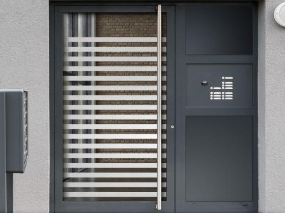 Preview: Milchglasfolie Streifen 5/5 auf Eingangstür