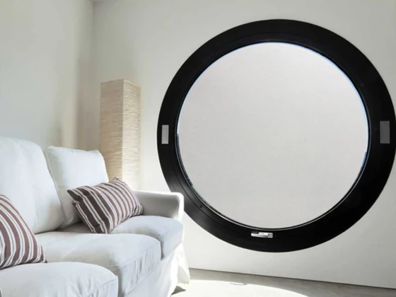 Runde Milchglasfolie auf Fenster