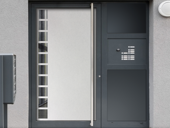 Sichtschutzfolie Gewerbe Viereck auf Eingangstür