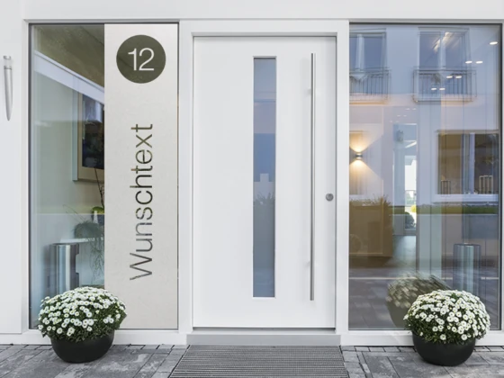 Sichtschutzfolie mit Hausnummer und Wunschtext