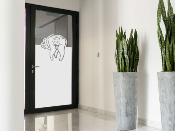 Preview: Sichtschutzfolie Zahnarzt - Sichtschutz mit Zahn für Praxis