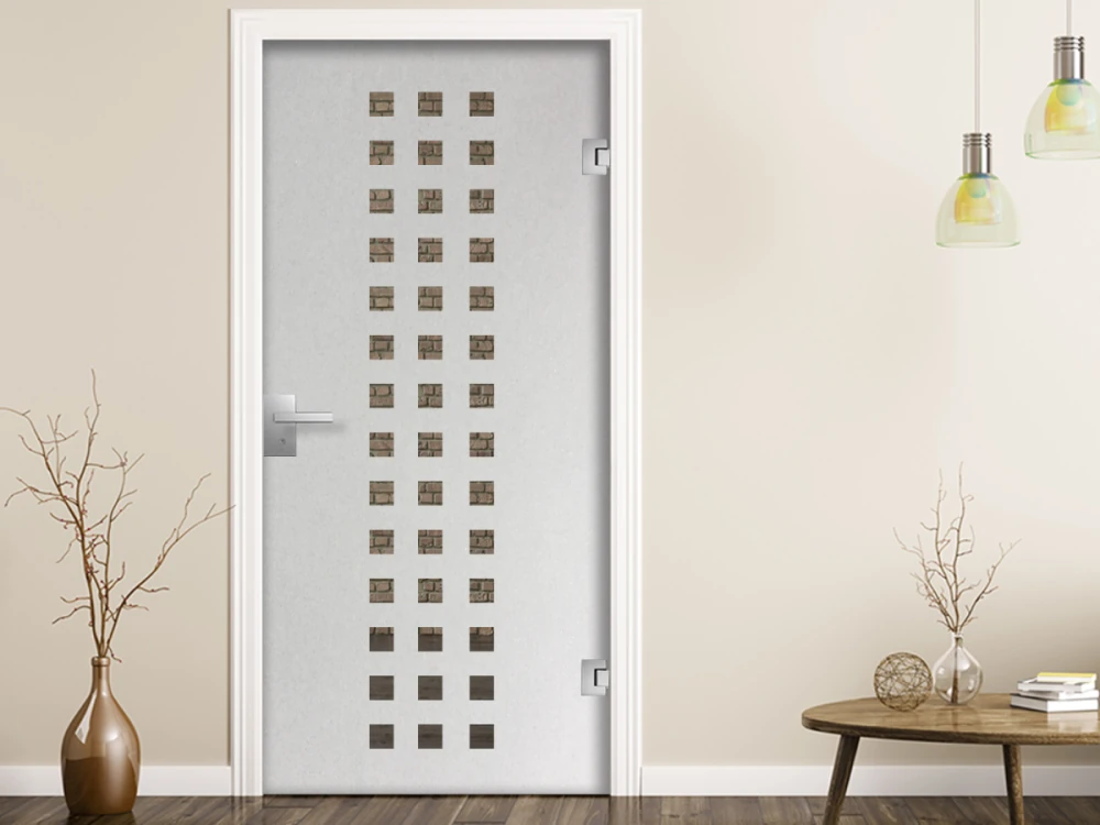 Fensterfolie anbringen Geschäft Quadrate auf Zimmertür