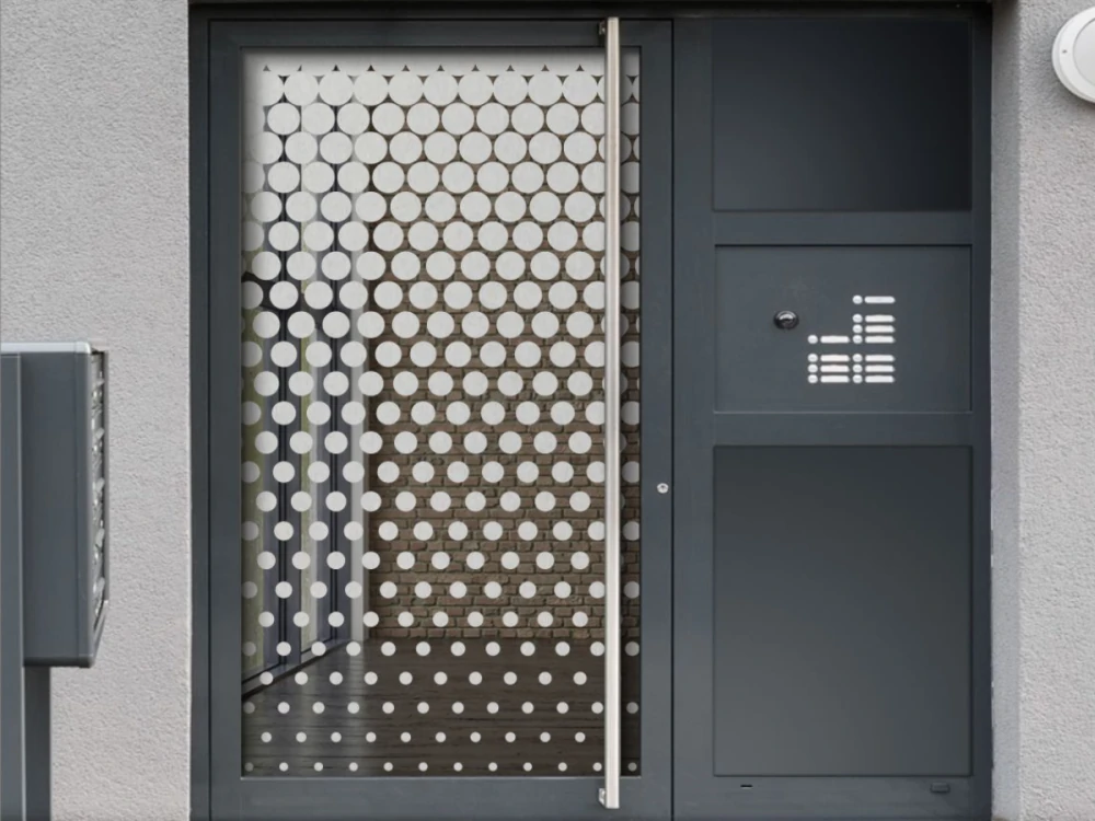 Fensterfolie Kreisverlauf von unten nach oben auf Eingangstür