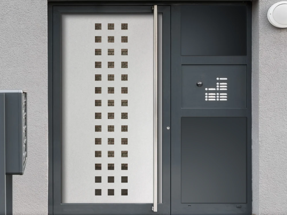 Glastür Sichtschutzfolie Quadrate auf Haustür