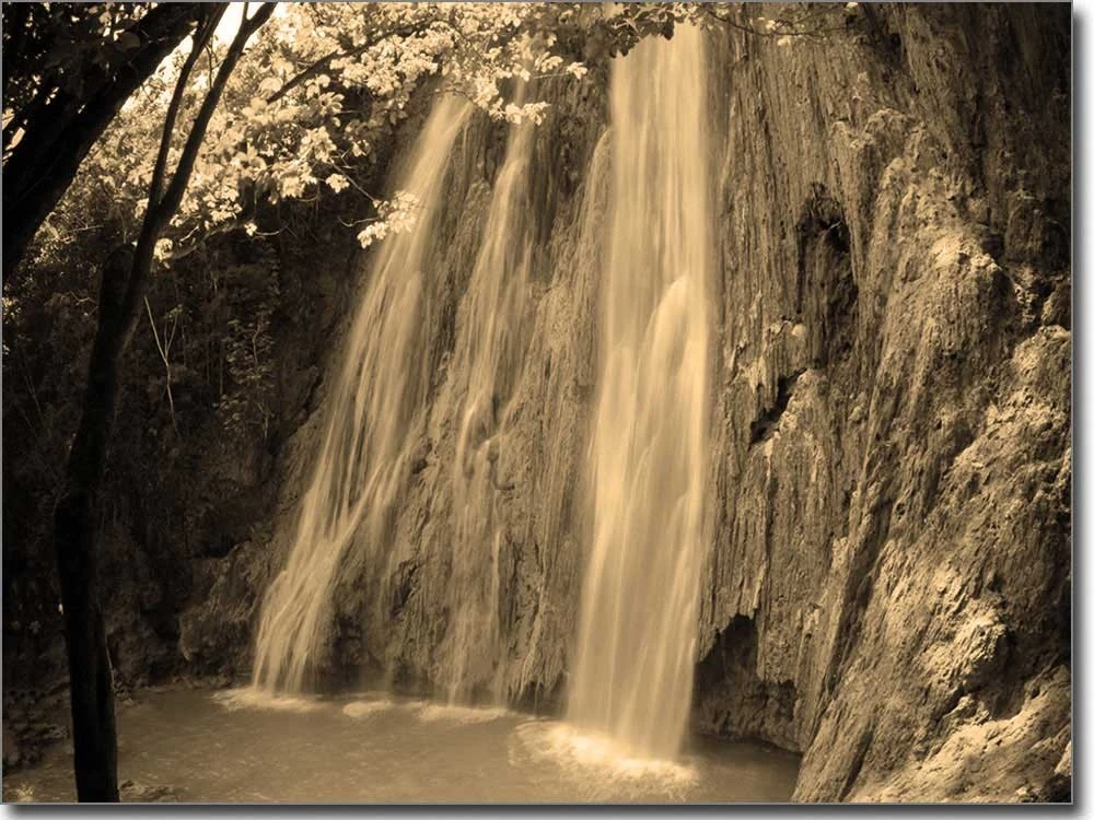 Glasbild mit Wasserfall