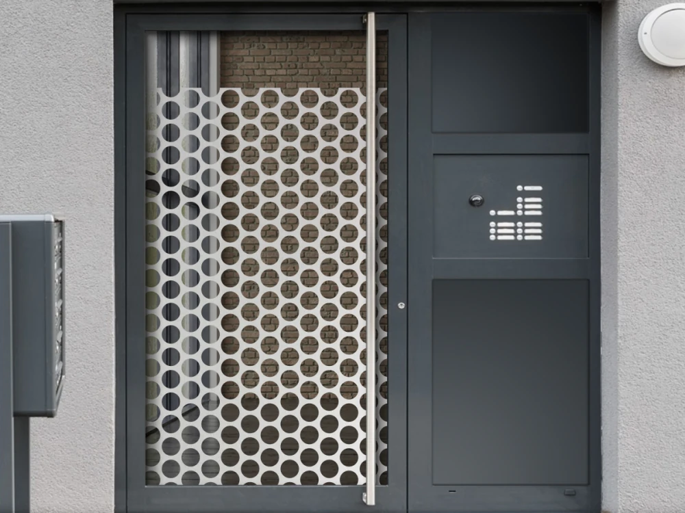 Milchglasfolie Kreismuster auf Eingangstür