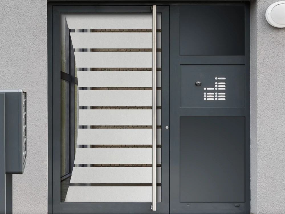 Milchglasfolie Streifenbogen auf Eingangstür