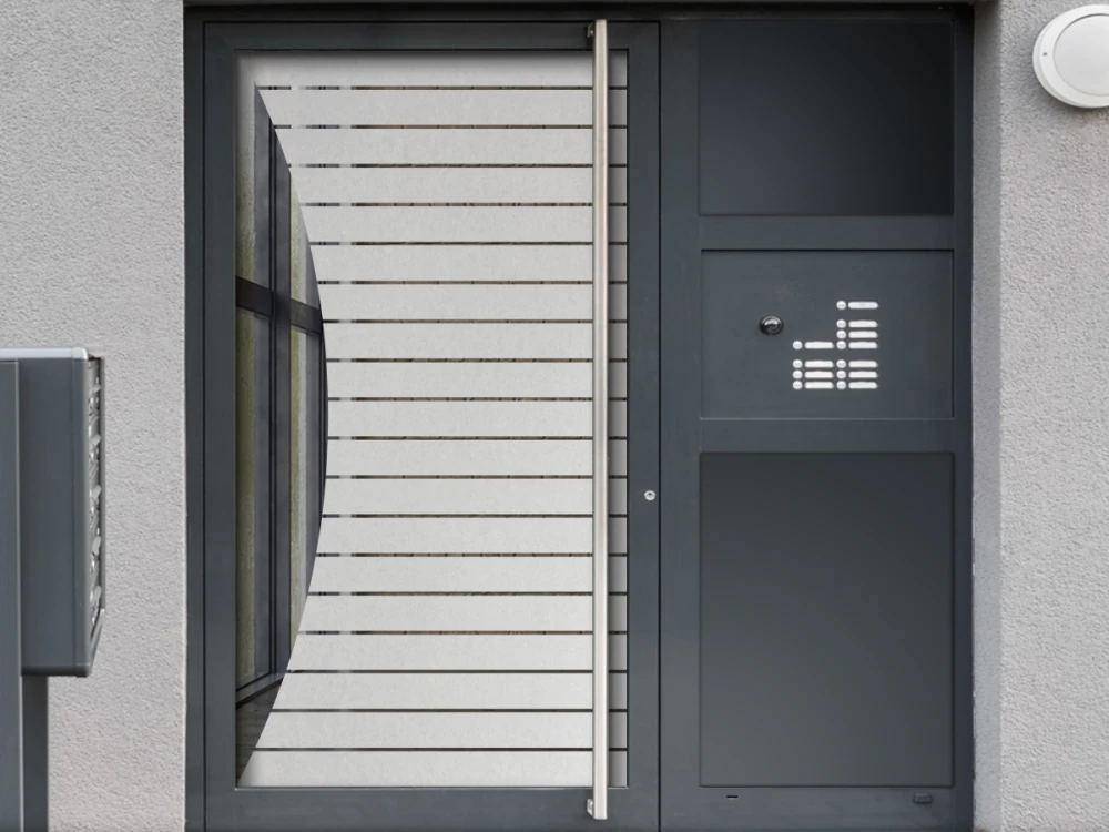 Milchglasfolie Streifenbogen auf Eingangstür