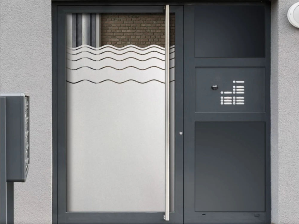 Milchglasfolie Wellen Verlauf 43,5/1 auf Eingangstür