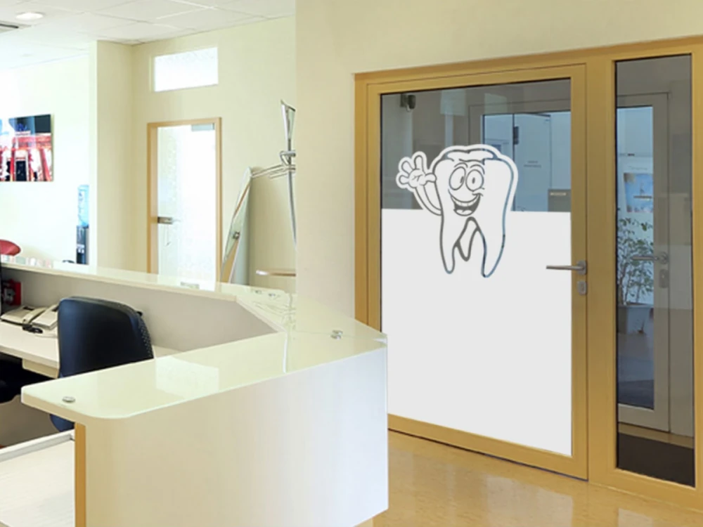 Sichtschutz für Praxis auf Glaselement