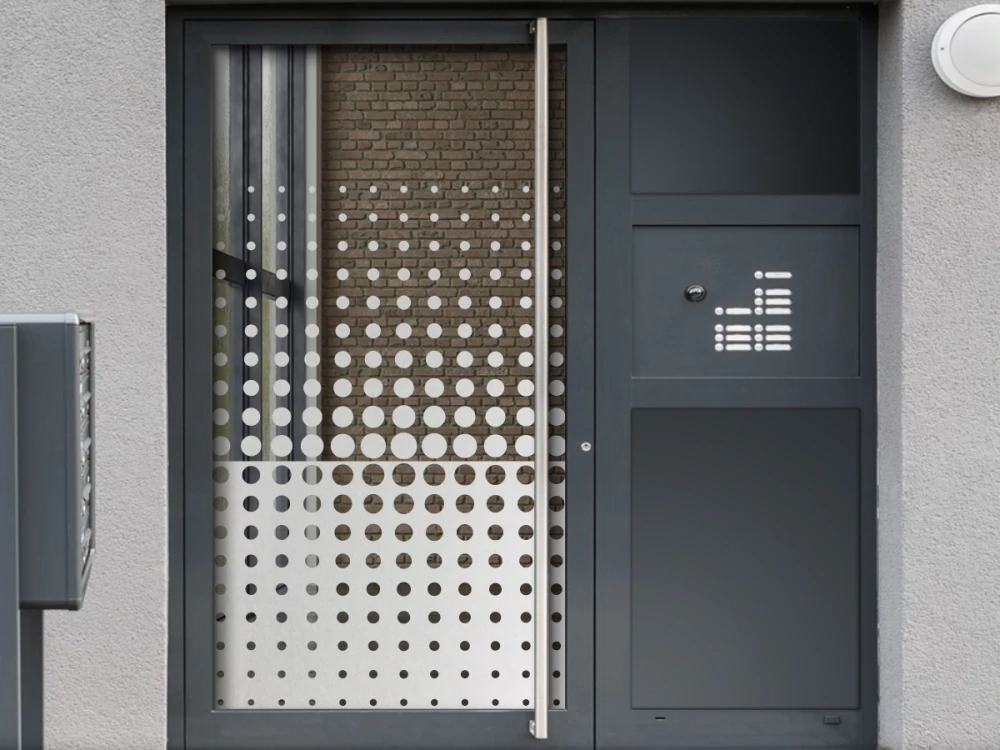 Sichtschutzfolie Gewerbe Punktmatrix auf Eingangstür