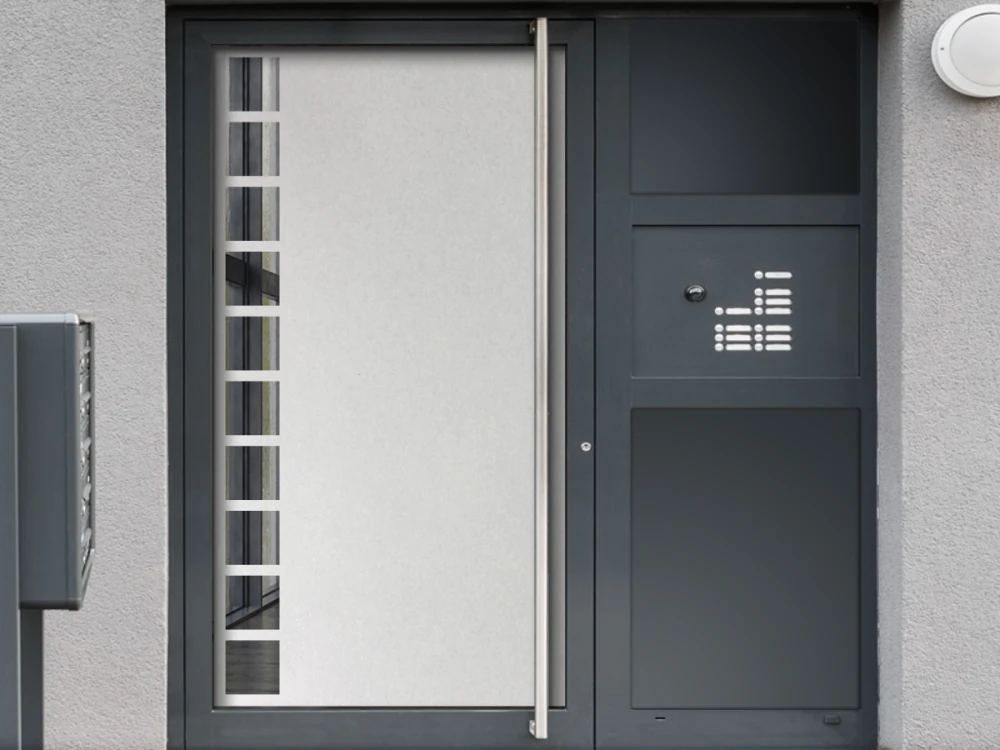 Sichtschutzfolie Gewerbe Viereck auf Eingangstür