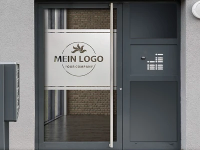 Eigenes Logo als Sichtschutzfolie mit zwei Streifen auf Eingangstür