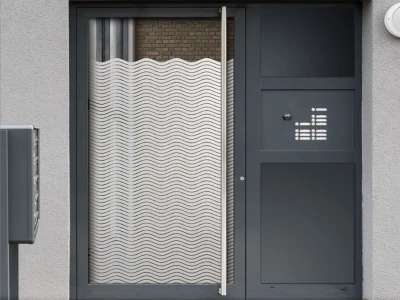 Fenster Blickschutz mit Wellen auf Eingangstür