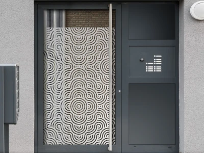 Milchglasfolie Circle Motion auf Eingangstür