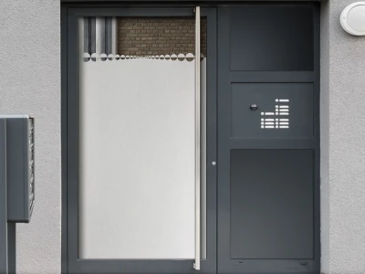 Milchglasfolie Kreisdekor auf Eingangstür