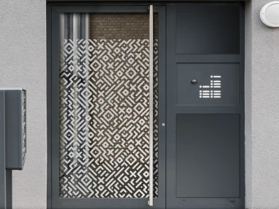 Milchglasfolie Pixelmuster auf Eingangstür