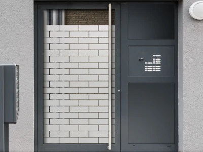 Milchglasfolie Steinmauer auf Haustür