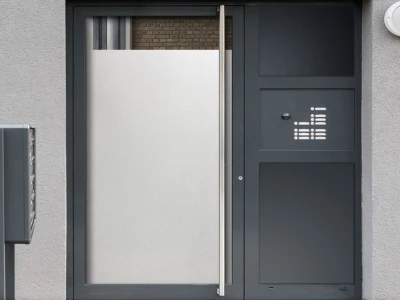 Milchglasfolie Zuschnitt auf Einganstür