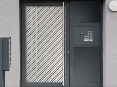 Sichtschutzfole Gewerbe Diagonalstreifen 3/1 auf Eingangstür