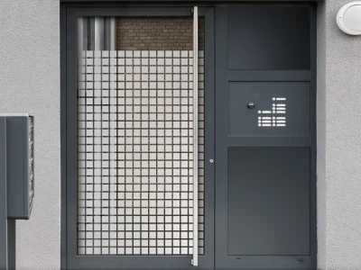 Sichtschutzfolie Gewerbe Kacheln auf Eingangstür