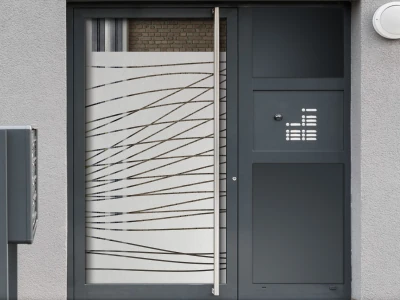 Sichtschutzfolie Gewerbe Streifendesign auf Eingangstür